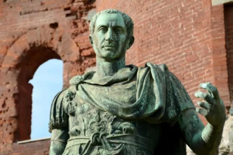 Summarising the Victory, Failure, and Death of Julius Caesar