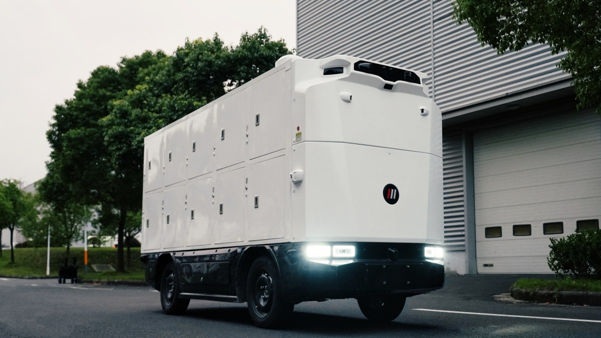 Robomart unveils new delivery robot with $3 flat fee to challenge DoorDash, Uber Eats 27 RM5 Locker Side