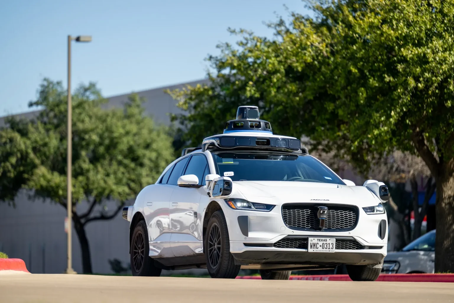 Waymo is Paying DoorDash Drivers