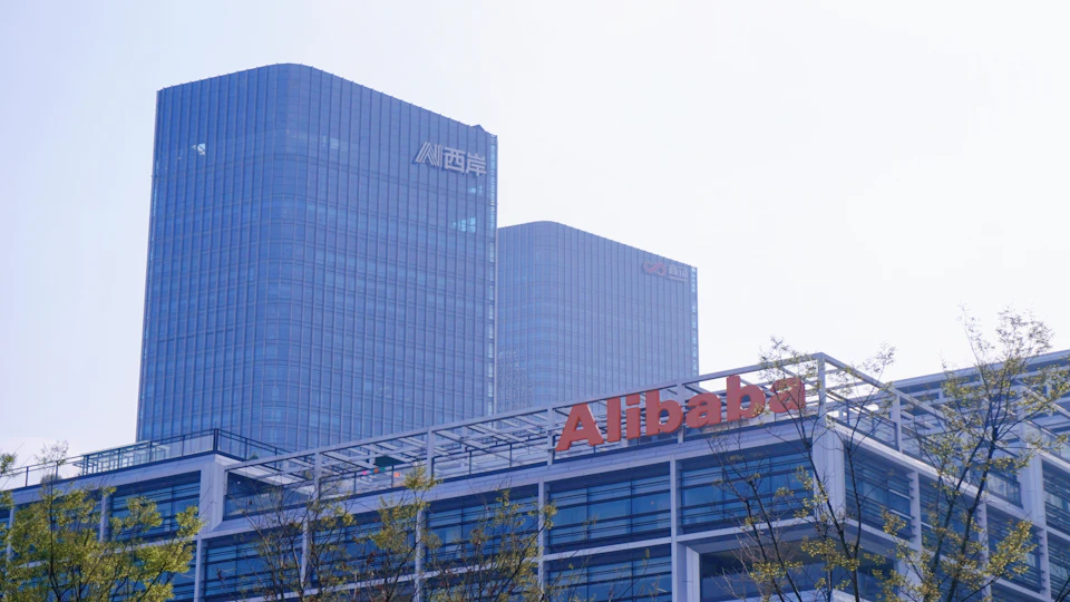 photo 1743227576154 5b517ec98817